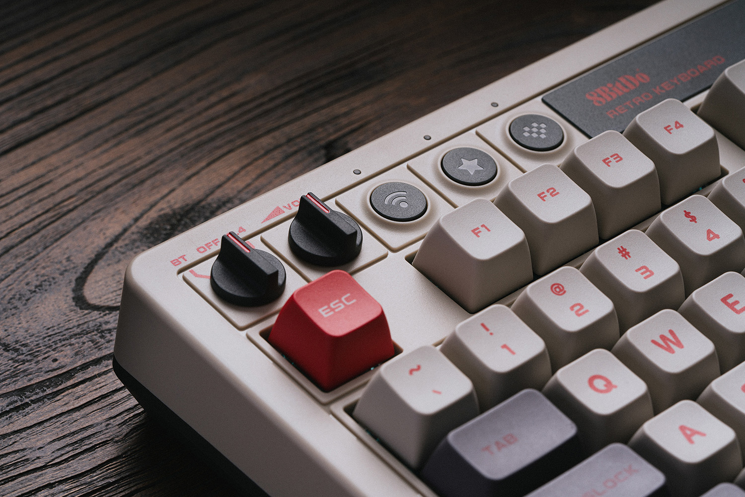 8Bitdo Retro Mechanical Keyboa - đánh giá và giá Retro Gaming Setup